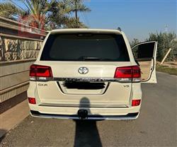 تۆیۆتا لاند کروزەر